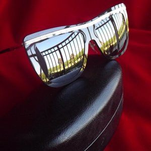 McQueen Sunglasses, Transparent grey/silver frames